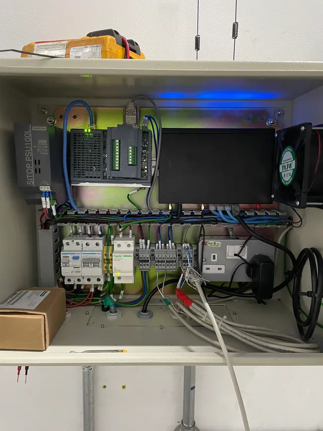 Compact control cabinet