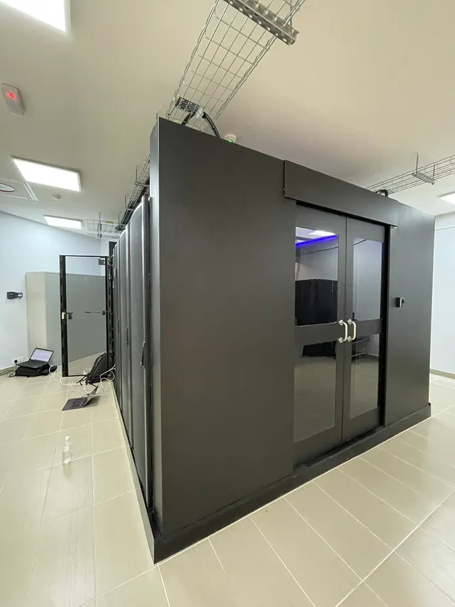 Compact data centre infrastructure